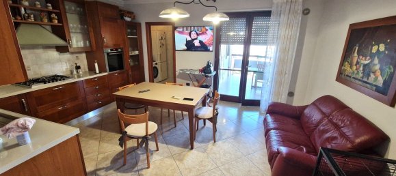 Apartamento de 4 dormitorios en Trani, Italy No. 342955 23