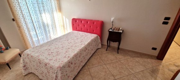 Apartamento de 4 dormitorios en Trani, Italy No. 342955 52