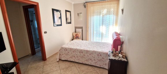 Apartamento de 4 dormitorios en Trani, Italy No. 342955 50
