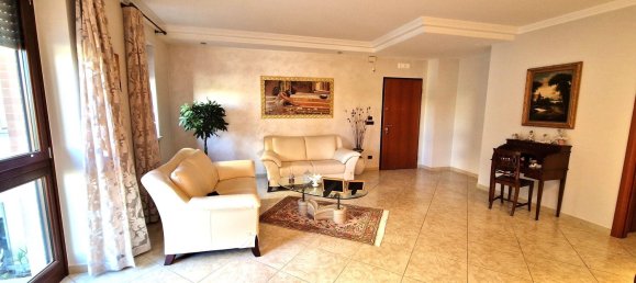 Apartamento de 4 dormitorios en Trani, Italy No. 342955 4