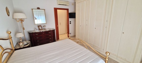 Apartamento de 4 dormitorios en Trani, Italy No. 342955 68