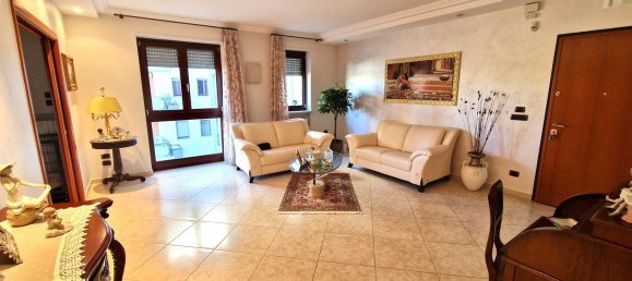 Apartamento de 4 dormitorios en Trani, Italy No. 342955 17