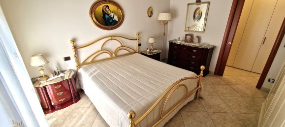 Apartamento de 4 dormitorios en Trani, Italy No. 342955 43