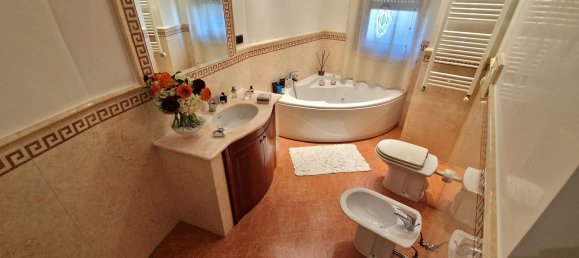 Apartamento de 4 dormitorios en Trani, Italy No. 342955 51