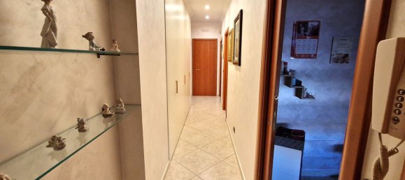 Apartamento de 4 dormitorios en Trani, Italy No. 342955 42