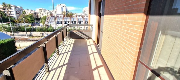 Apartamento de 4 dormitorios en Trani, Italy No. 342955 72