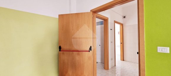 1غرفة عقار تجاري في Palo del Colle, Italy رقم 135150 11