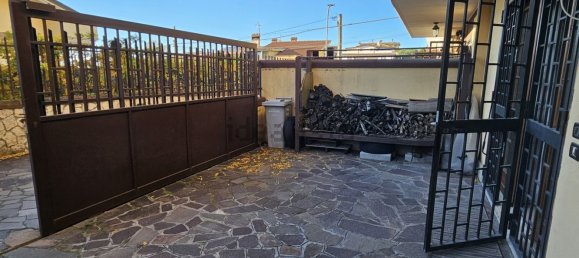 6 rooms House in Guidonia Montecelio, Italy No. 195320 12