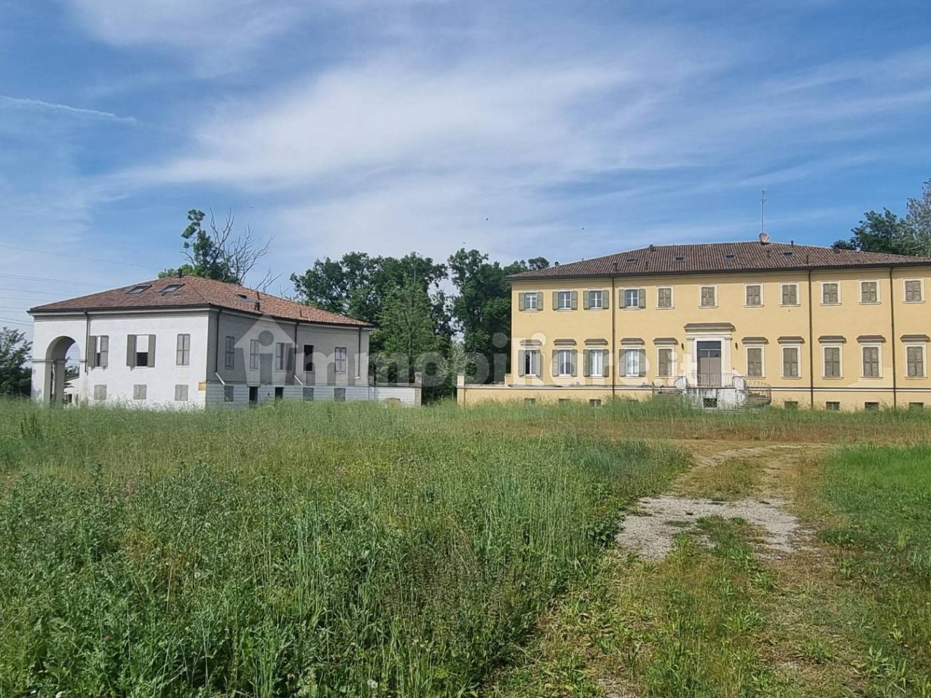 8 bedrooms Villa in Modena, Italy No. 140702