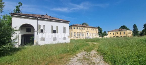 8 bedrooms Villa in Modena, Italy No. 140702 7