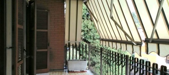 Apartamento de 3 habitaciónes en Varedo, Italy No. 8183 4