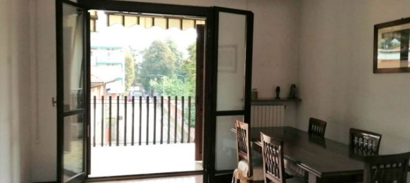 Apartamento de 3 habitaciónes en Varedo, Italy No. 8183 2