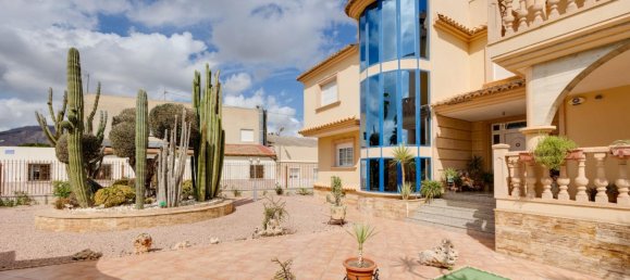 Дом с 7 спальнями в Аликанте, Испания № 50819 35