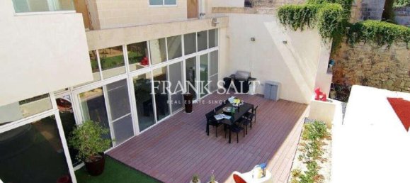 4 bedrooms Townhouse in Birkirkara, Malta No. 2443 2
