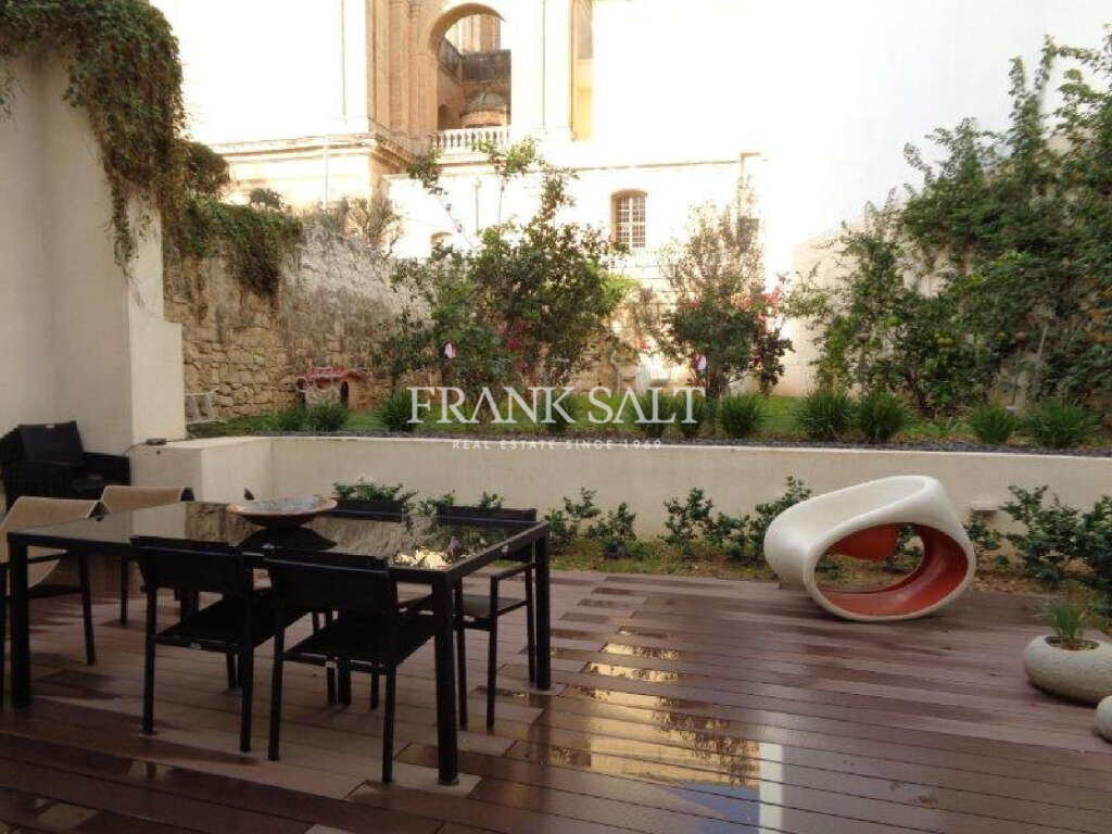 4 bedrooms Townhouse in Birkirkara, Malta No. 2443