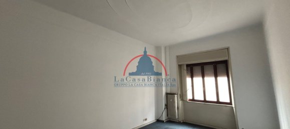 2 rooms Apartment in Bergamo, Italy No. 183970 4