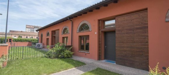 3 rooms House in Piacenza, Italy No. 36774 2