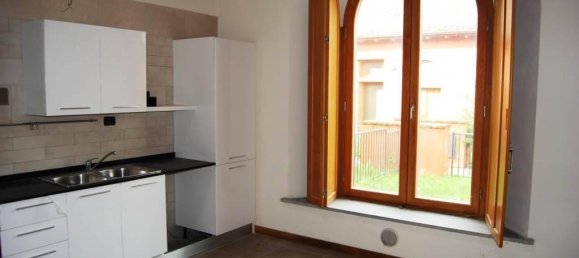 3 rooms House in Piacenza, Italy No. 36774 3