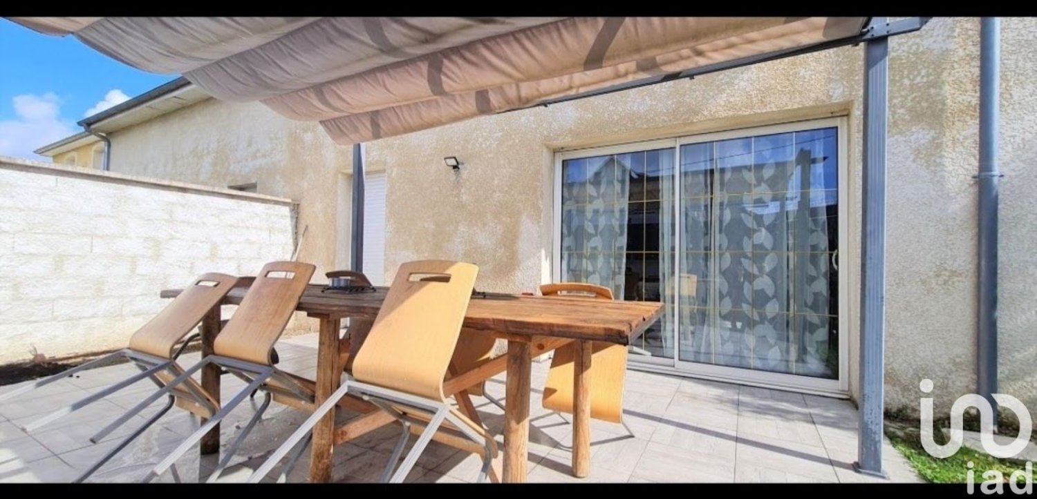 Casa de 4 dormitorios en Sarry, France No. 62513