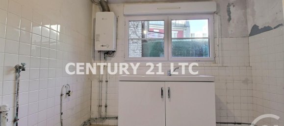 1 bedroom Apartment in Charenton-le-Pont, France No. 142099 3