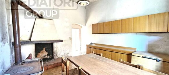 5 rooms Villa in Serravalle Pistoiese, Italy No. 27098 10