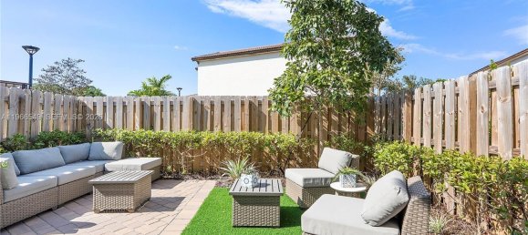 3 dormitorios dúplex en venta en Miami, Miami-Dade, Florida, USA № 615623 2