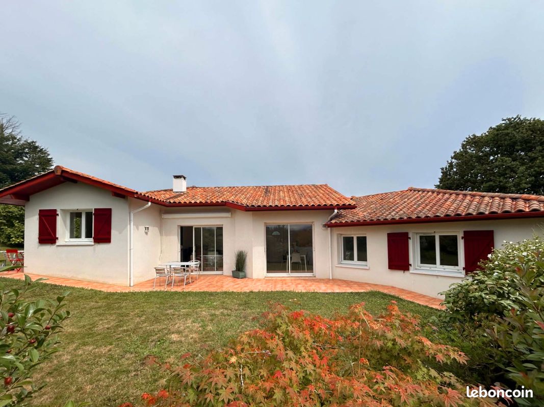 4 bedrooms House in Ustaritz, France No. 294643