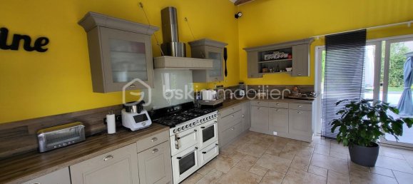 4 bedrooms House in Savonnieres, France No. 40021 10