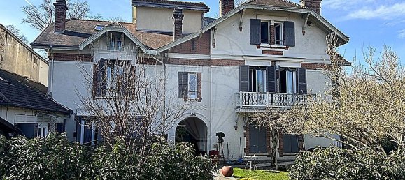 635m² Commercial property in Milon-la-Chapelle, France No. 141610 11