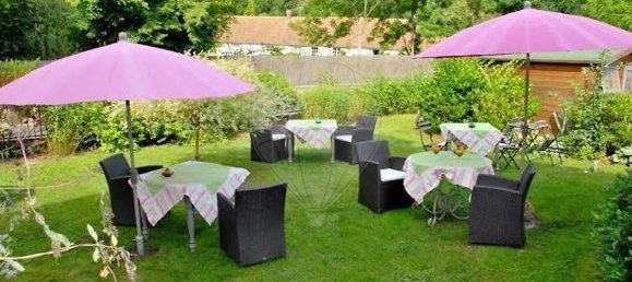 635m² Commercial property in Milon-la-Chapelle, France No. 141610 8