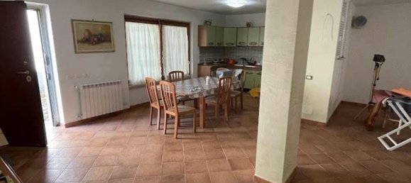 Дом с 8 комнатами в Чепрано, Италия № 71198 11