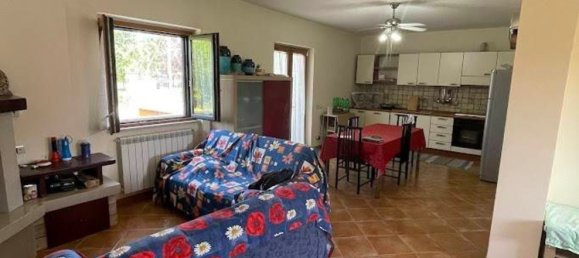 Дом с 8 комнатами в Чепрано, Италия № 71198 7