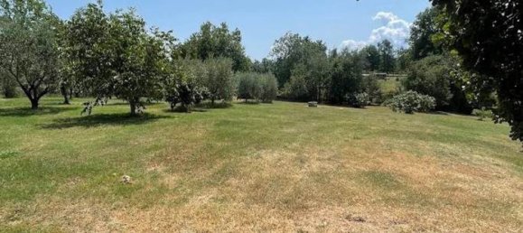 Дом с 8 комнатами в Чепрано, Италия № 71198 3