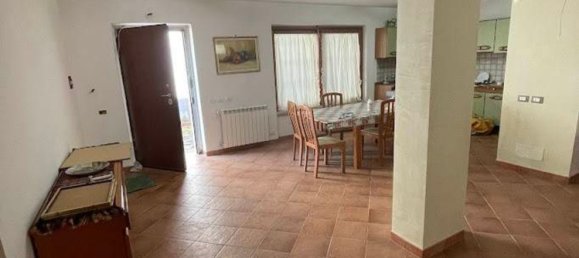 Дом с 8 комнатами в Чепрано, Италия № 71198 16