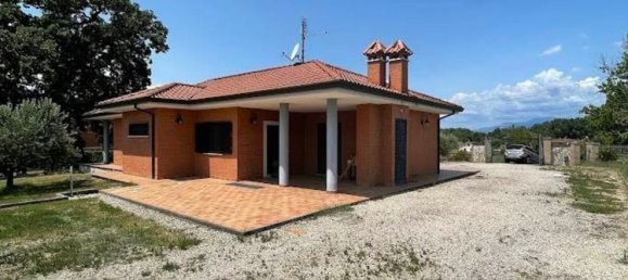 Дом с 8 комнатами в Чепрано, Италия № 71198 22