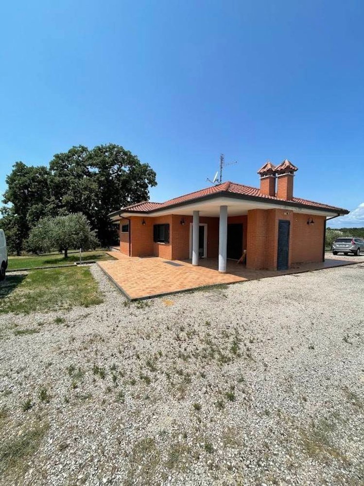 Дом с 8 комнатами в Чепрано, Италия № 71198