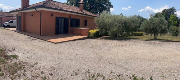 Дом с 8 комнатами в Чепрано, Италия № 71198 4