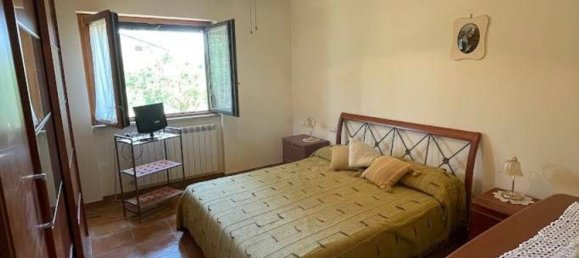 Дом с 8 комнатами в Чепрано, Италия № 71198 8