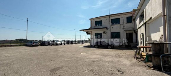 450m² Warehouse in Ferrara, Italy No. 296683 9