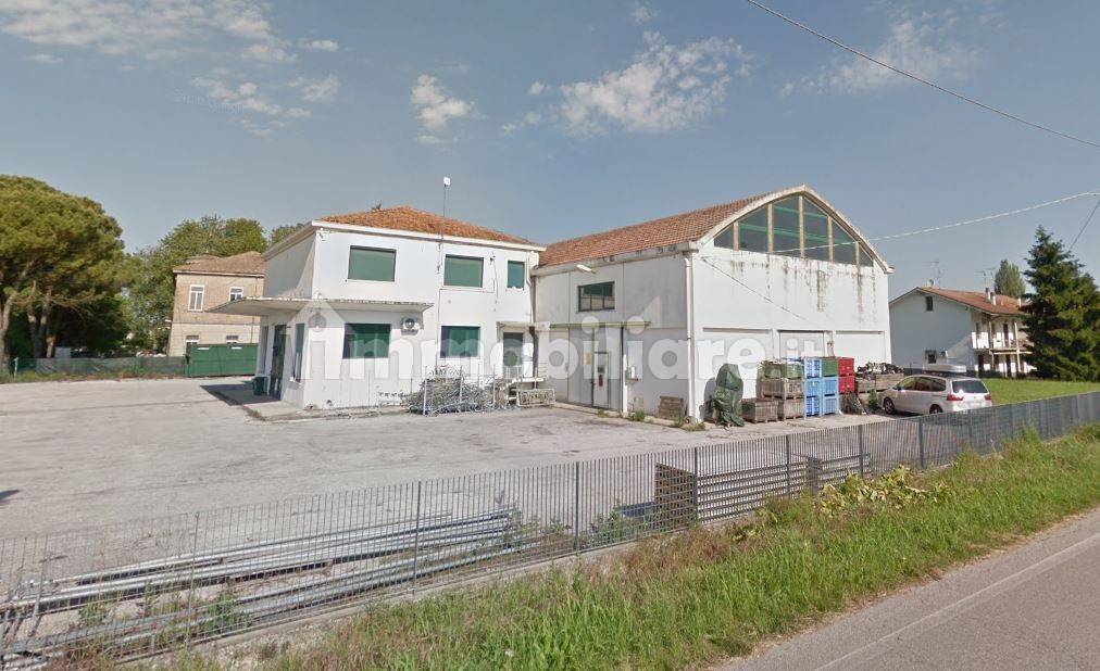 450m² Warehouse in Ferrara, Italy No. 296683