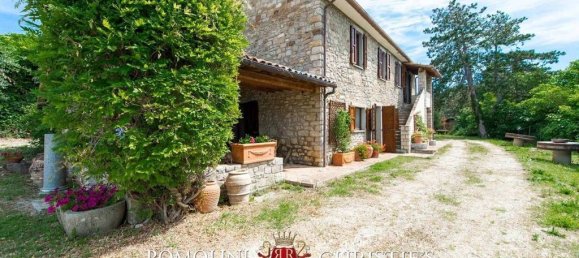 10 bedrooms House in Fratta Todina, Italy No. 129164 12