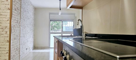 56m² Commercial property in Santa Coloma de Gramenet, Spain No. 172590 4