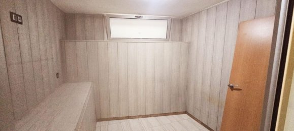 56m² Commercial property in Santa Coloma de Gramenet, Spain No. 172590 3