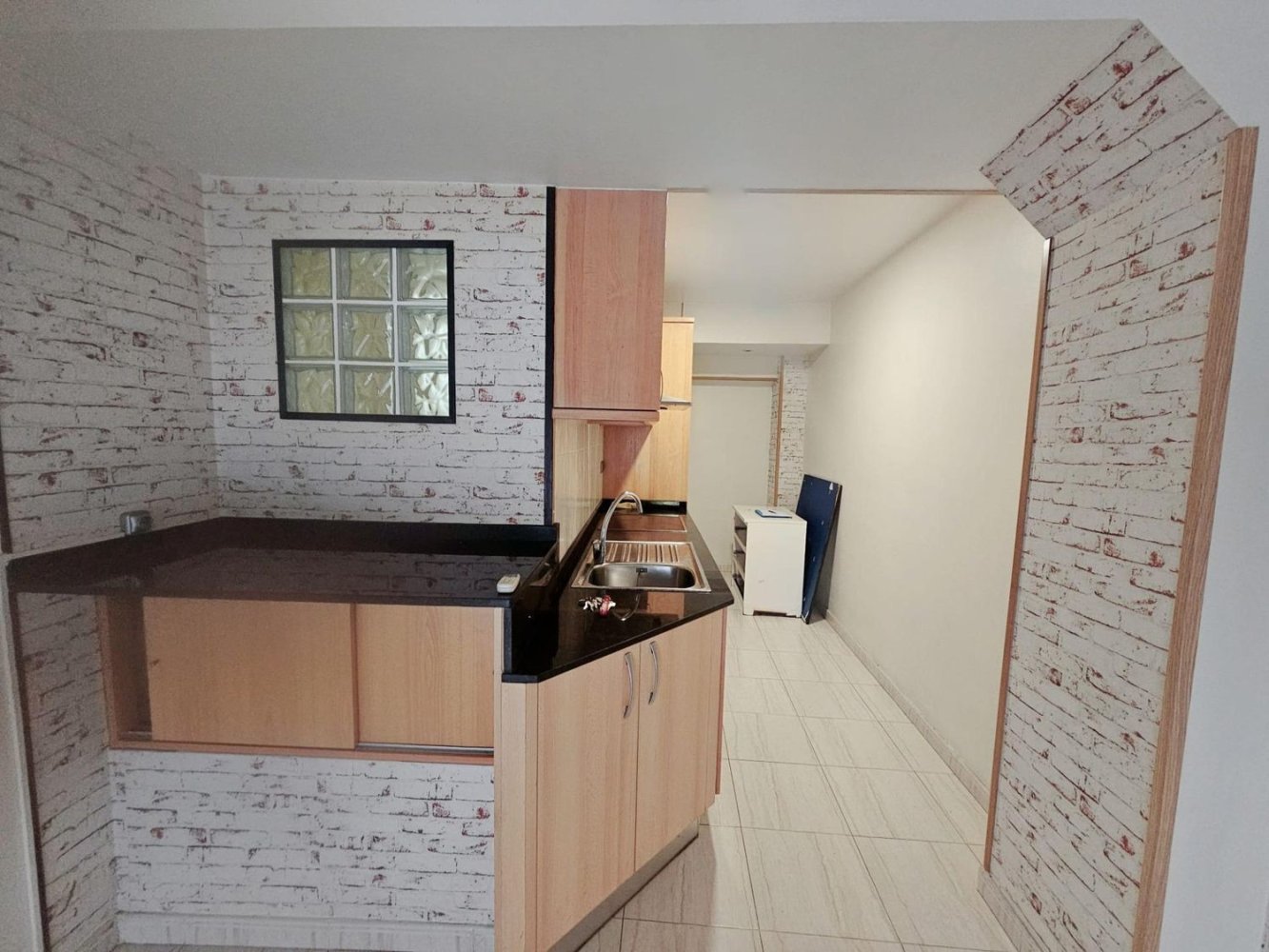 56m² Commercial property in Santa Coloma de Gramenet, Spain No. 172590