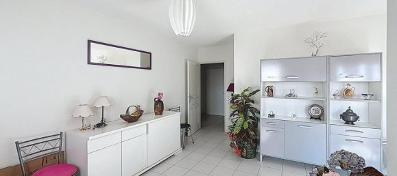 1 bedroom Apartment in Lormont, France No. 319843 7