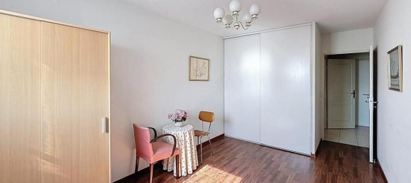 1 bedroom Apartment in Lormont, France No. 319843 2