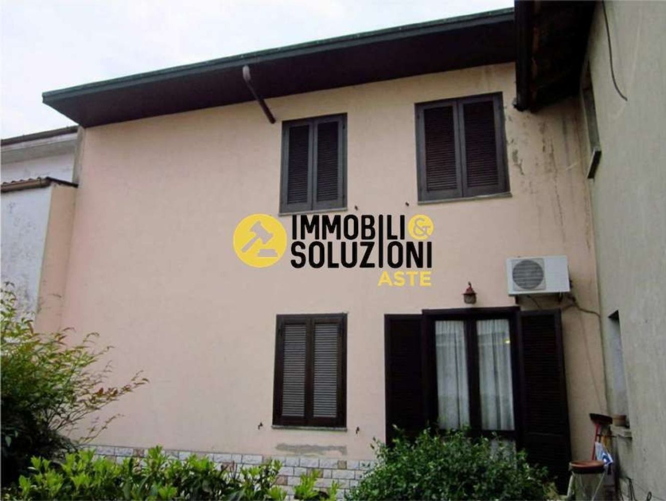 4 rooms Apartment in Vanzaghello, Italy No. 8182