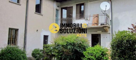 4 rooms Apartment in Vanzaghello, Italy No. 8182 28