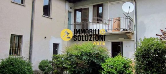 4 rooms Apartment in Vanzaghello, Italy No. 8182 2