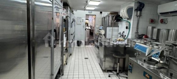 3-salle Propriété commerciale à Naples, Italy No. 315836 6